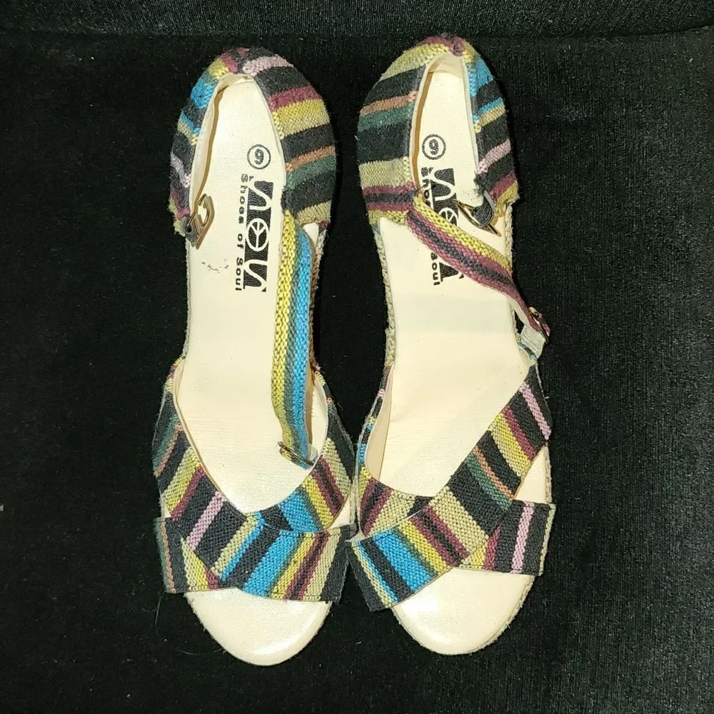 Multicolored Wedge
